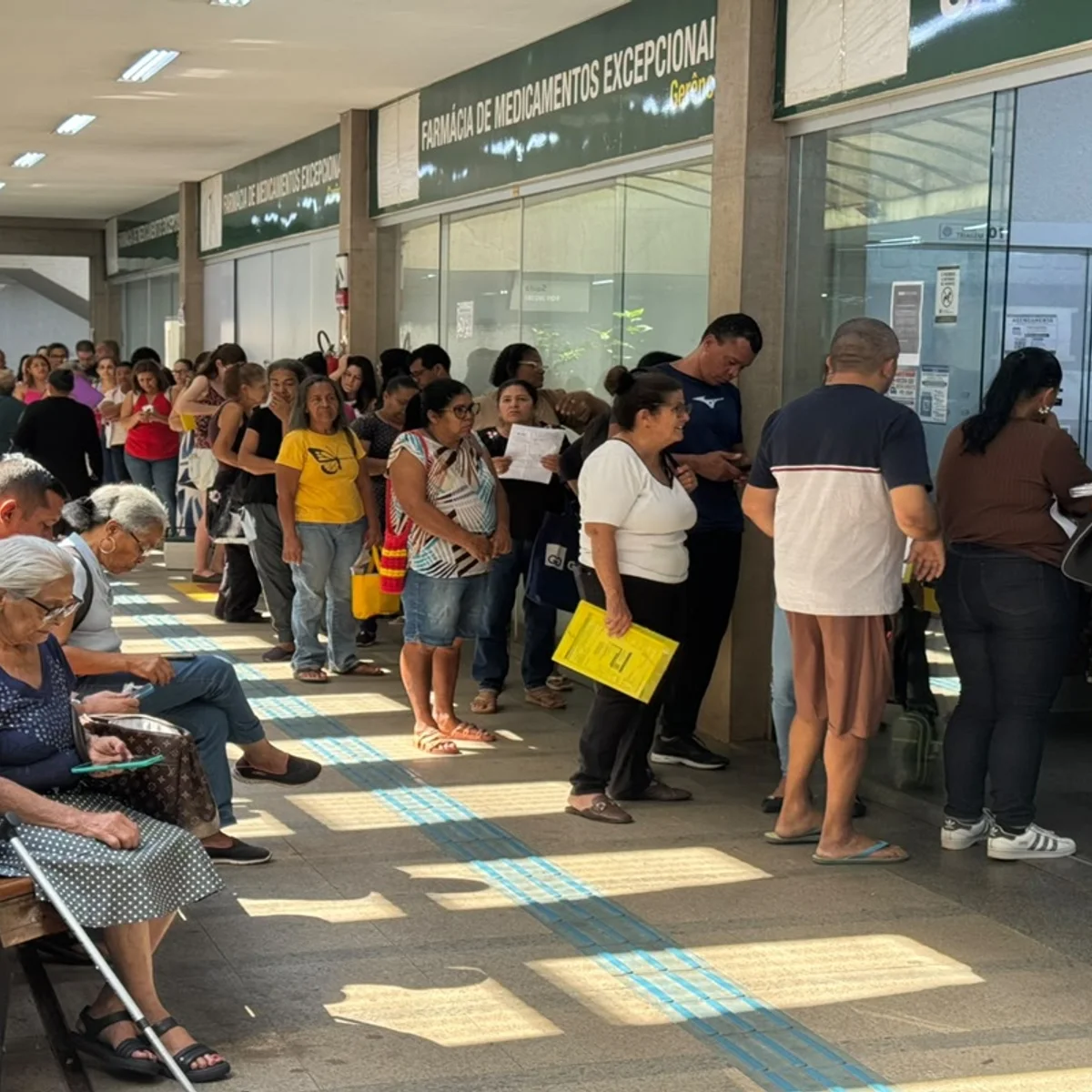 Pacientes lotam Farmácia de Alto Custo por dificuldade em marcação digital