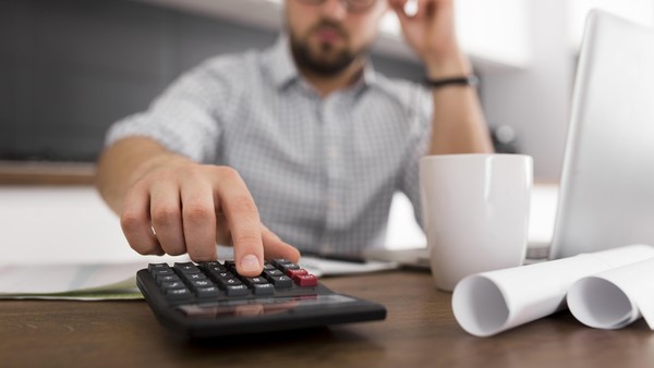 Como usar milhas para comprar passagem? Veja dicas para viajar de graça