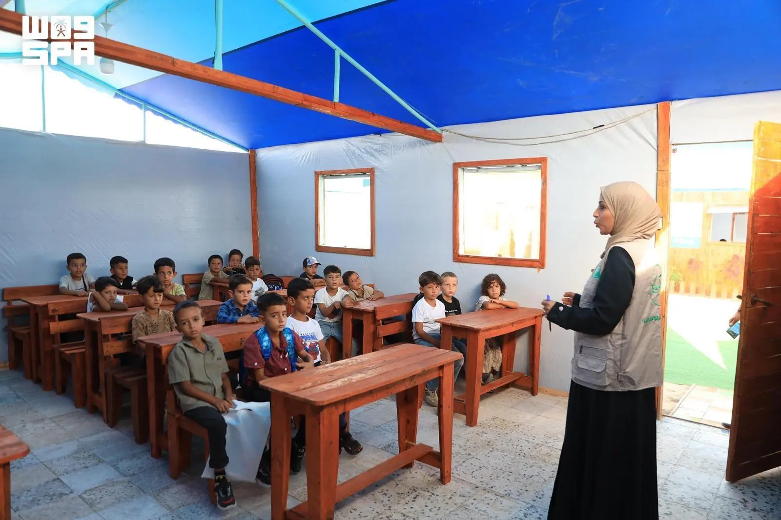 A Escola Makkah apoiada pela Arábia Saudita recebe alunos na Faixa de Gaza