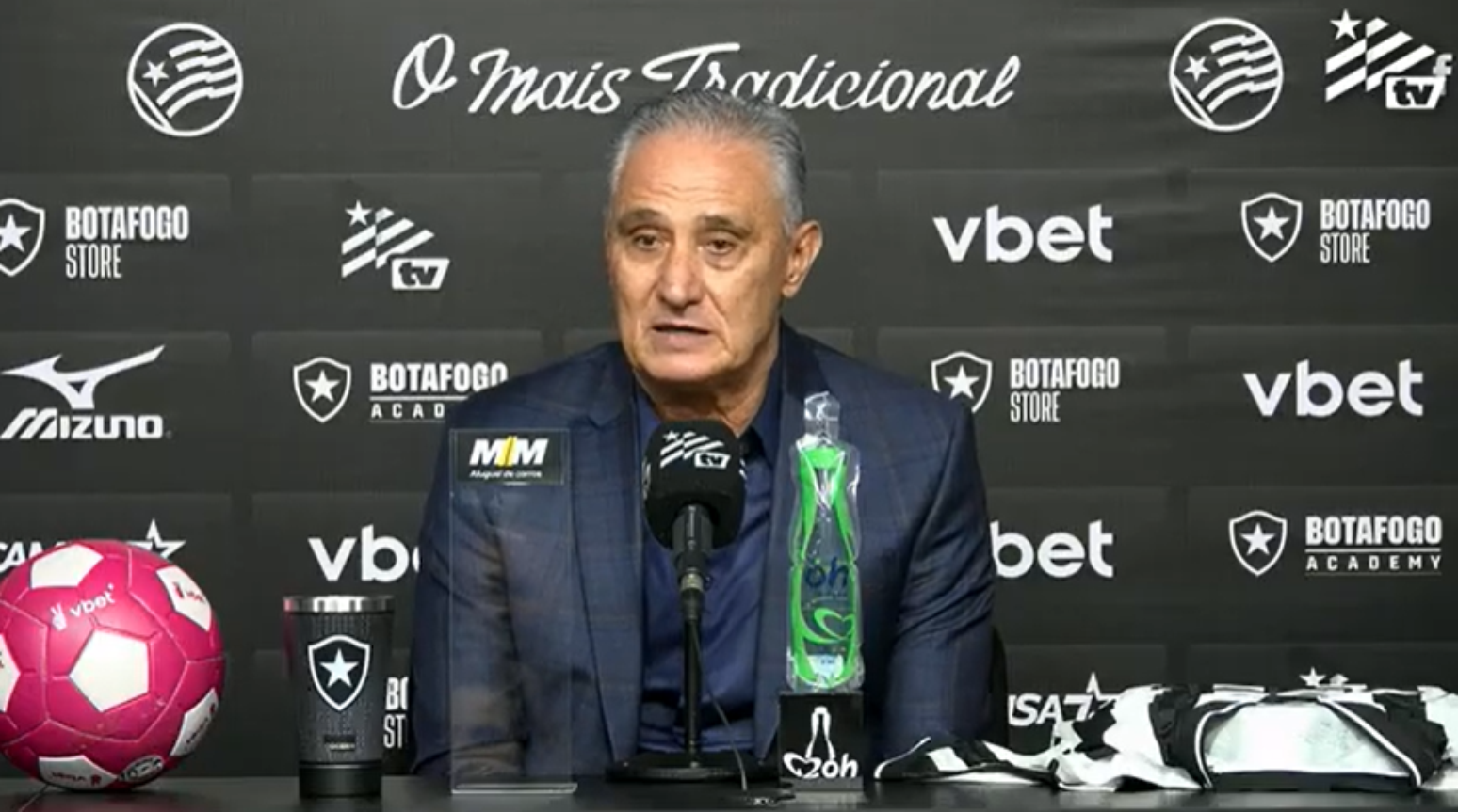 Tite durante coletiva de apresenta&ccedil;&atilde;o no Botafogo
