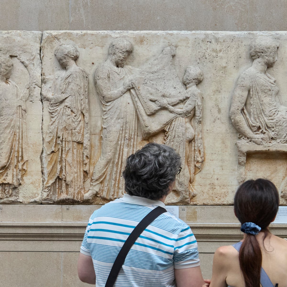 A Grã-Bretanha não teria desmembrado o tapeçaria de Bayeux. Então, aproveitem este momento e reúnam as esculturas do Partenon na Grécia
