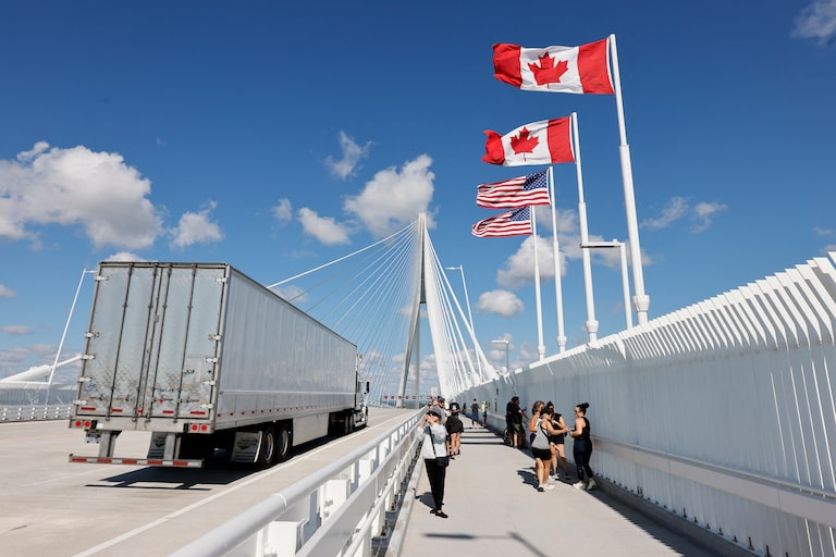 Tarifas de retaliação do Canadá sobre produtos dos EUA entram em vigor nesta terça-feira