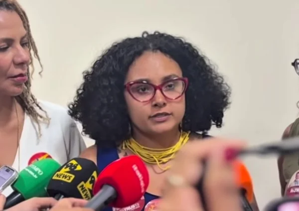 Iza Lourença (PSol) denuncia ataque a bomba a seu escritório em MG