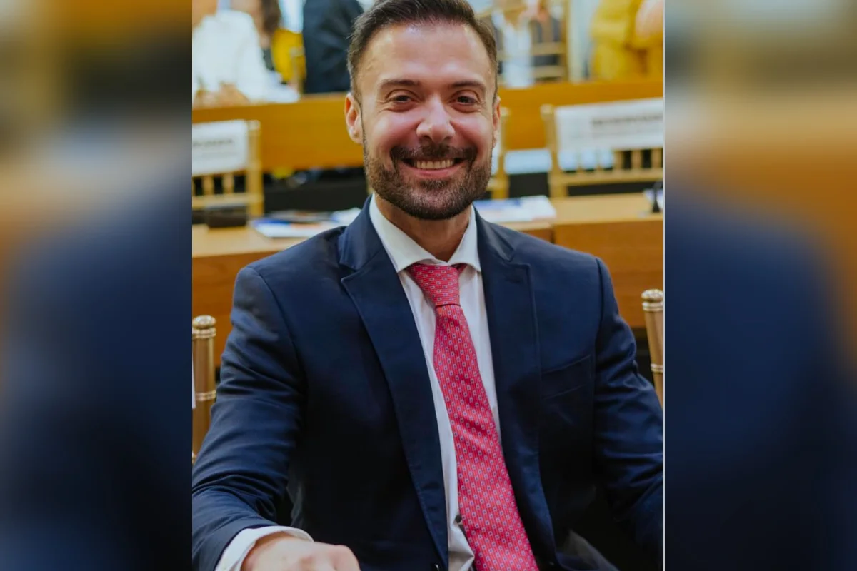 Saiba quem é o deputado alvo da PF por fazer acordo com facção Nova Okaida