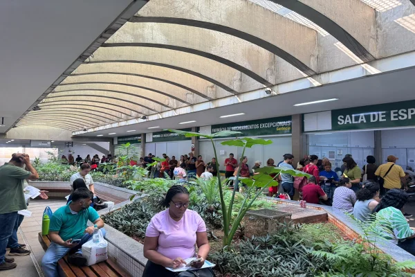 Pacientes lotam Farmácia de Alto Custo por dificuldade em marcação digital - destaque galeria