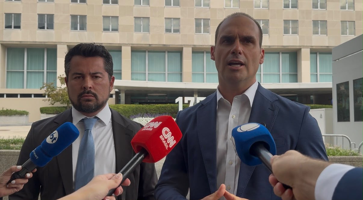 Eduardo Bolsonaro diz que autoridades dos EUA estão abertas à venda de armas ao Brasil