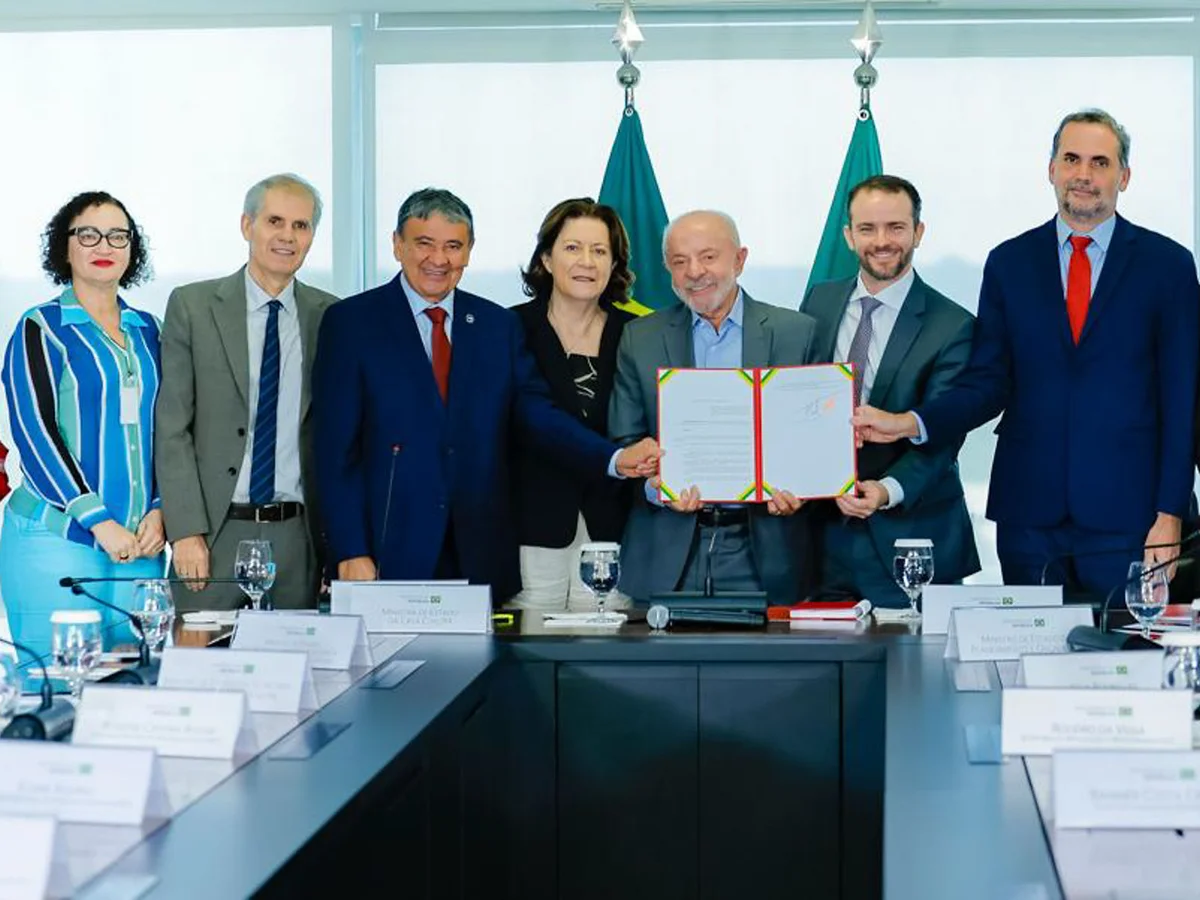 Bolsa Família: Lula repete Bolsonaro em medidas na véspera da eleição