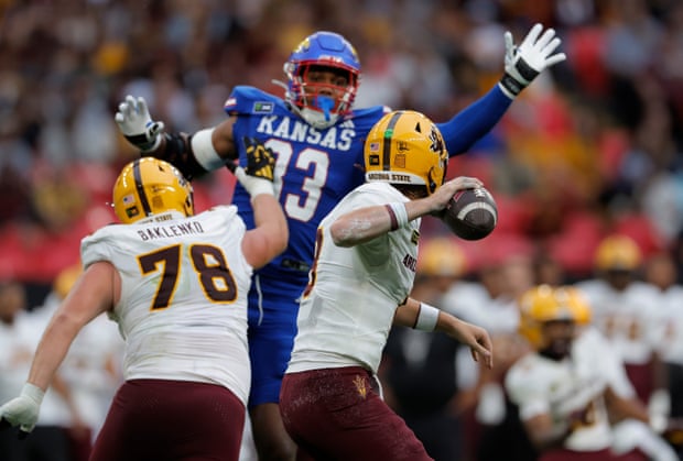 'Está prestes a ir para o mundo': futebol americano universitário americano faz estrondo no Wembley – um ensaio fotográfico