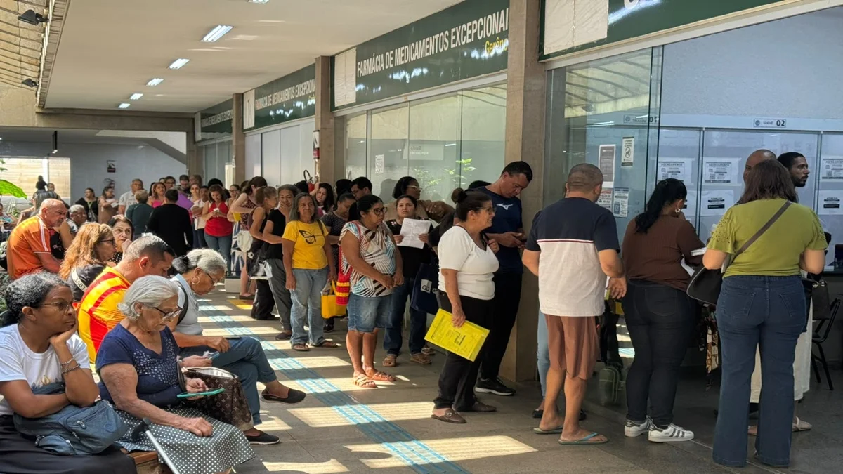 Pacientes lotam Farmácia de Alto Custo por dificuldade em marcação digital