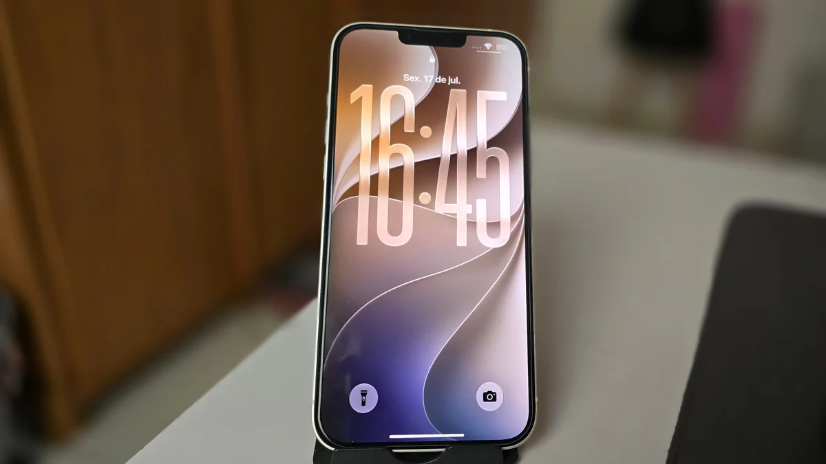 iPhone com iOS 27 instalado