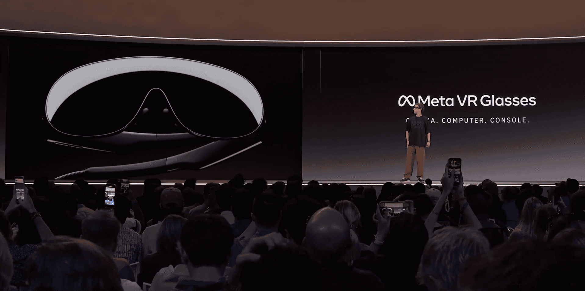 Mark Zuckerberg em frente a uma tela