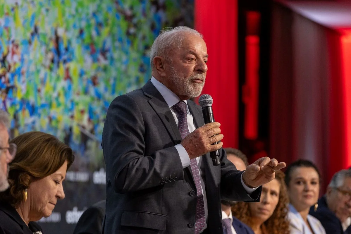 Foto colorida de Lula em evento com empresários, em São Paulo - Metrópoles