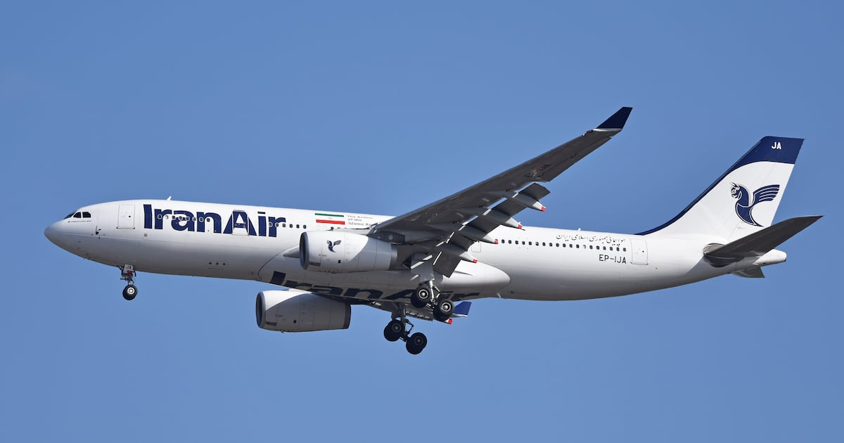 Emirados Árabes Unidos suspendem voos de aéreas iranianas devido às sanções dos EUA