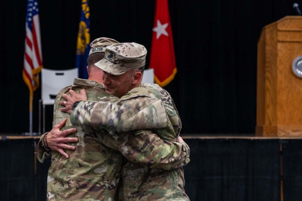 Imagem relacionada à notícia: Oregon Guard recebe o 41 st IBCT do Kosovo