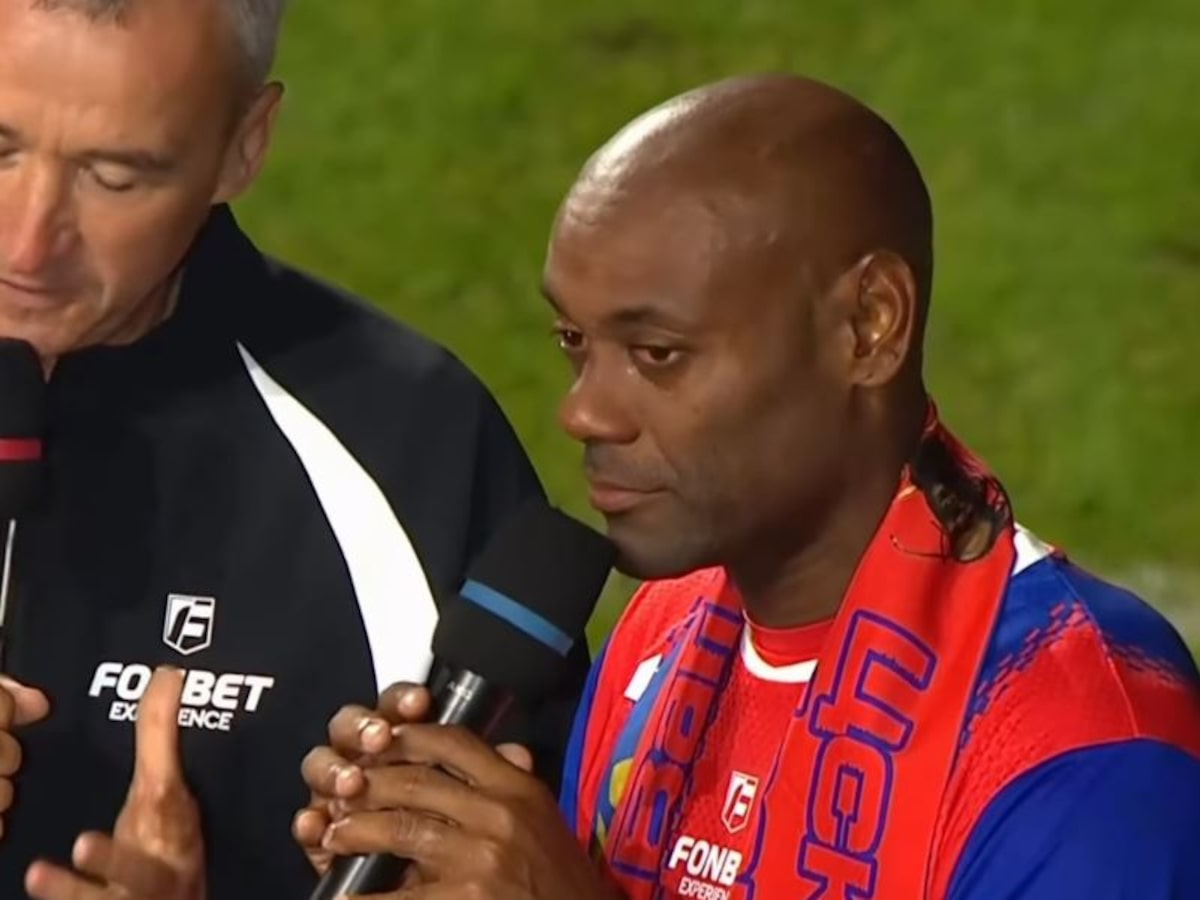 Vagner Love se emociona ao receber festa de despedida pelo CSKA diante de 27 mil torcedores