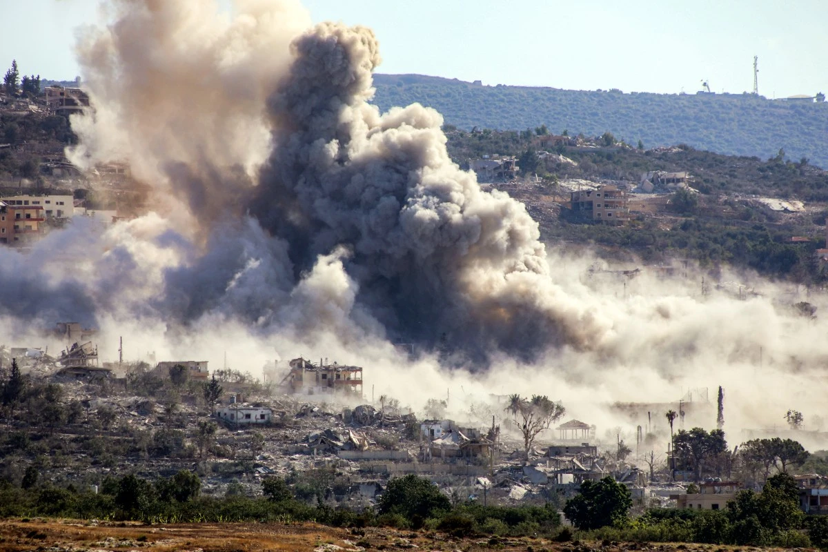 O chefe das Forças Libanesas diz que as armas do Hezbollah prolongam a presença israelense no sul