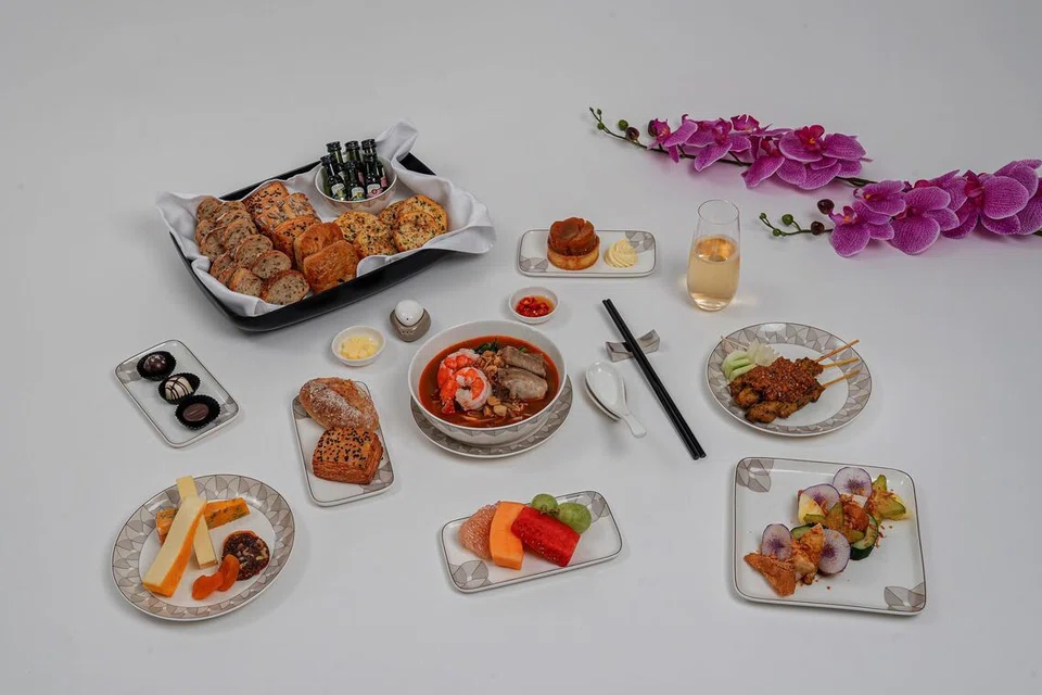 Passageiros da SIA em todas as classes recebendo novas opções de refeições e bebidas antes das atualizações dos assentos