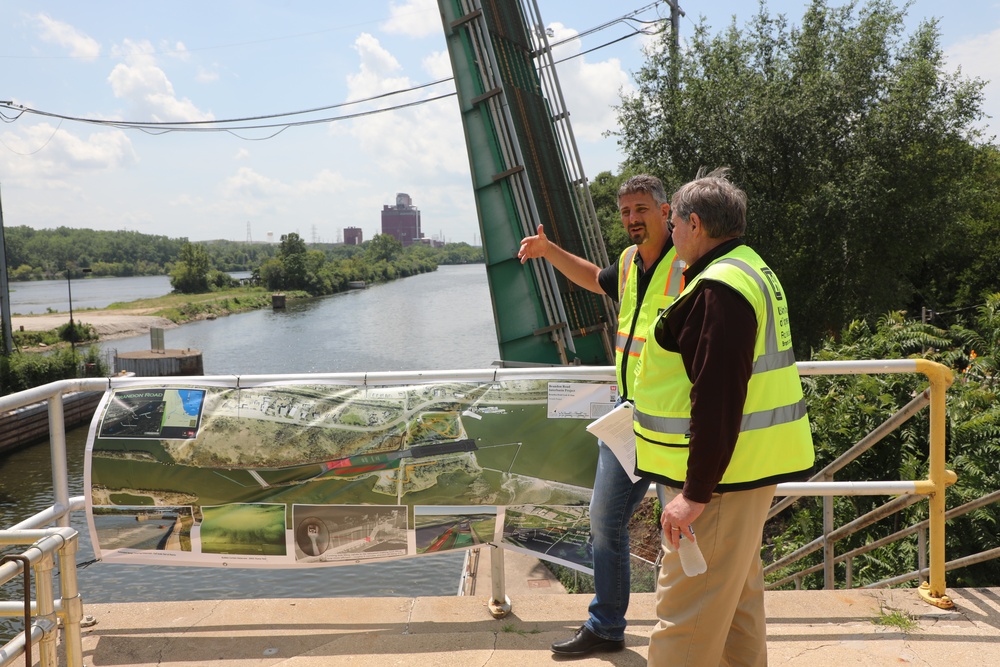 Imagem relacionada à notícia: Proteger os Grandes Lagos: ASA(CW) Visita o Projeto de Interbase de Estrada Brandon