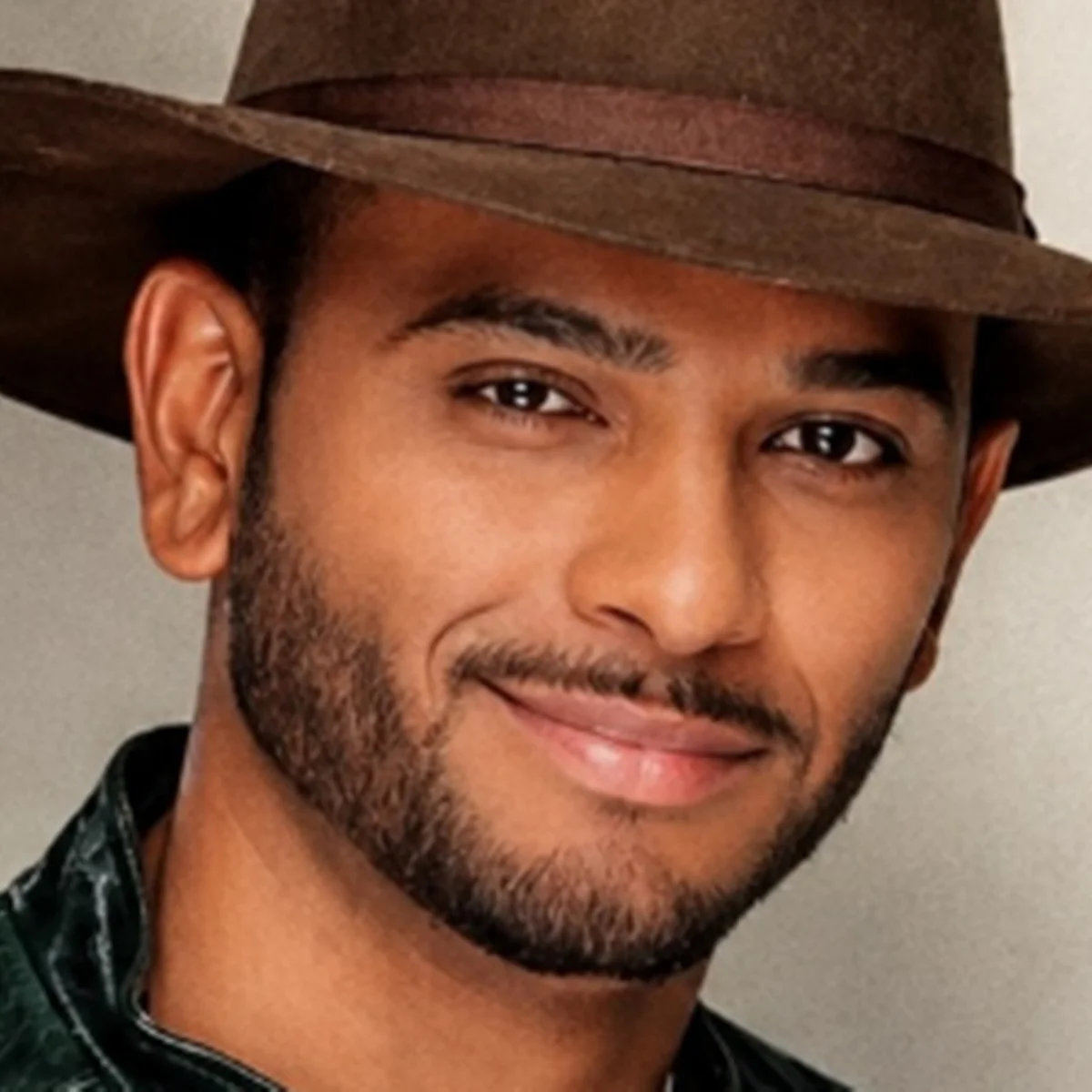Cantor sertanejo com leucemia recebe alta hospitalar após 50 dias internado