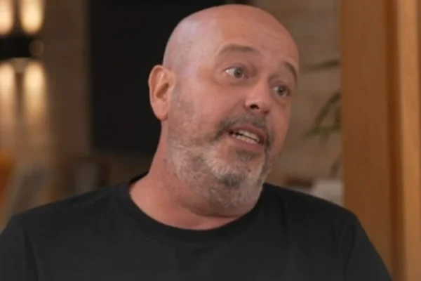 Alex Escobar retorna ao trabalho após período delicado: “Muito feliz”