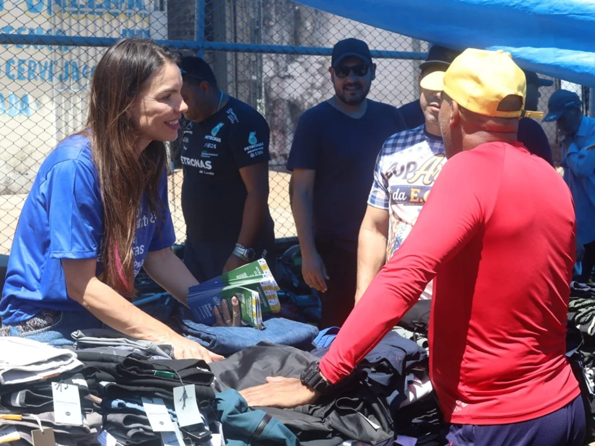Em “dia de feira”, Paula Belmonte promete melhorar a saúde de Ceilândia