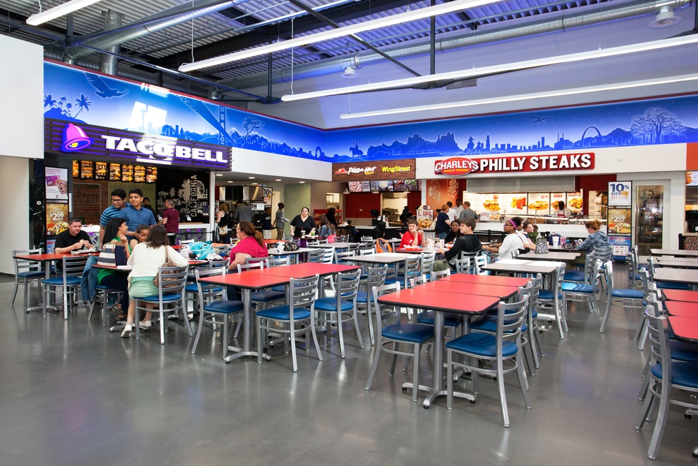 Imagem relacionada à notícia: Troque Restaurantes, Expressões Abertos para jantar a todos os visitantes de instalação militar