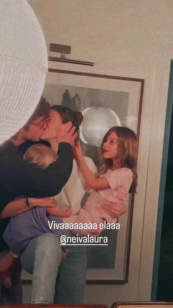 Laura Neiva faz 33 anos e ganha festinha com Chay e os 3 filhos; vídeo