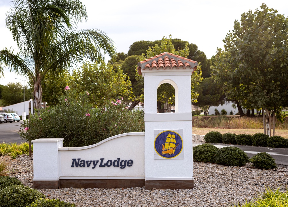 Imagem relacionada à notícia: Revitalizado e remodelado Marinha Loja, Navy Inn Rota recebe convidados