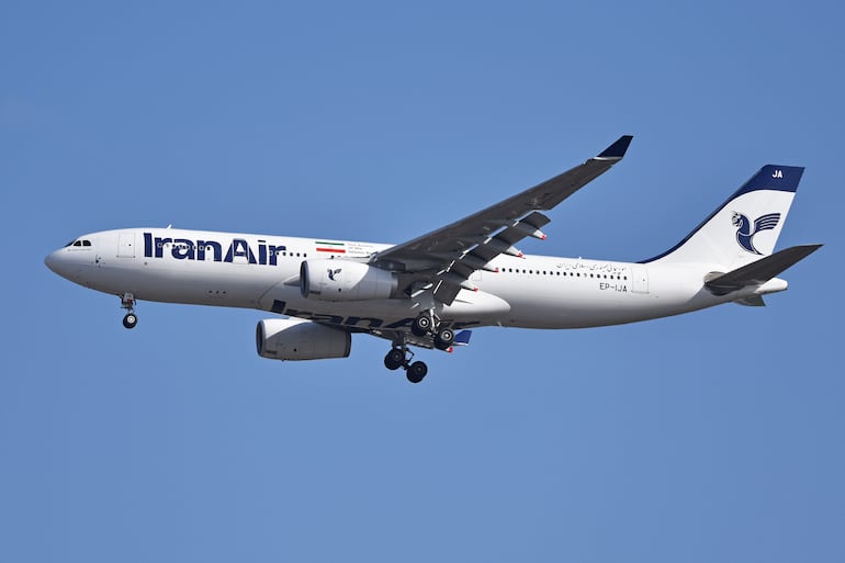 Emirados Árabes Unidos suspendem voos de aéreas iranianas devido às sanções dos EUA