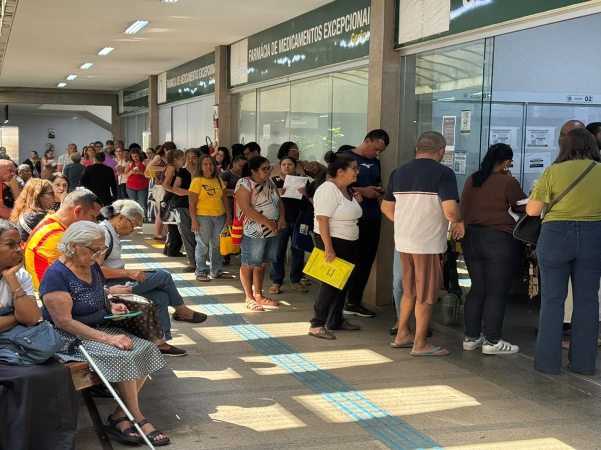 Pacientes lotam Farmácia de Alto Custo por dificuldade em marcação digital
