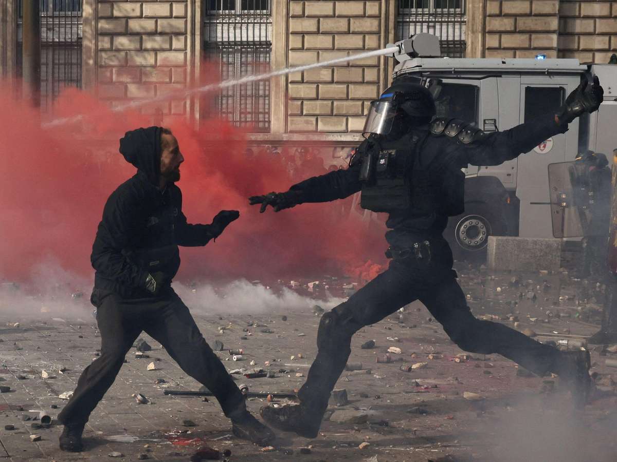 Prédio incendiado, mais de 400 presos: o que está por trás de dia de protestos na França