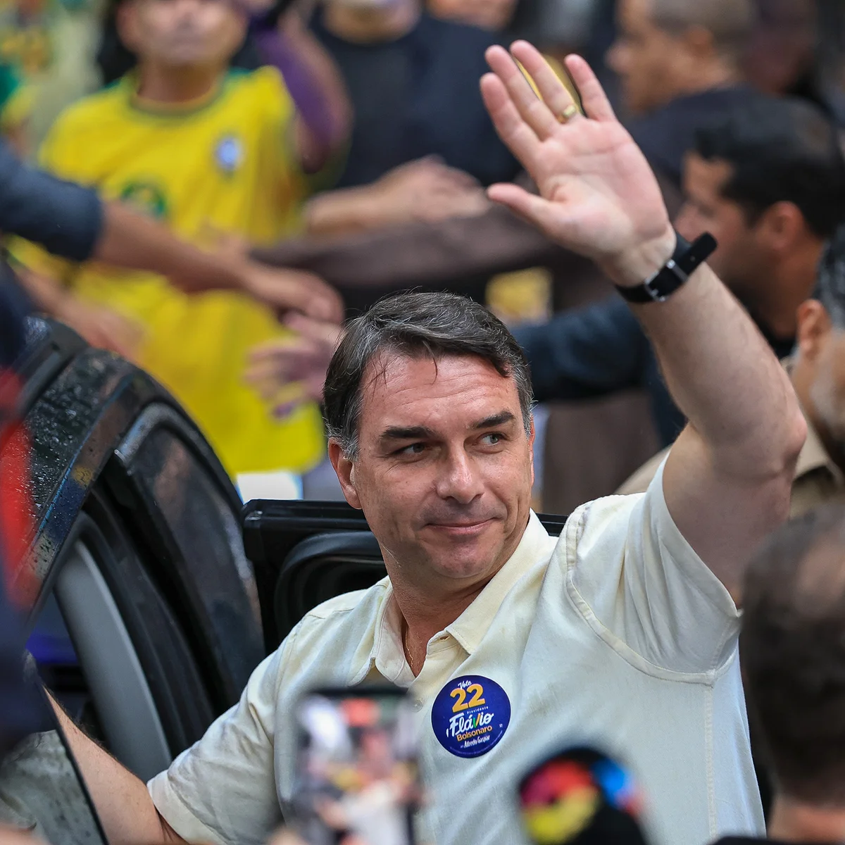 Derrotado, Flávio Bolsonaro teve mais votos que Jair em 2022 e 2018