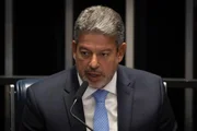 Imagem da matéria: Número com DDD da Índia pede voto a Arthur Lira