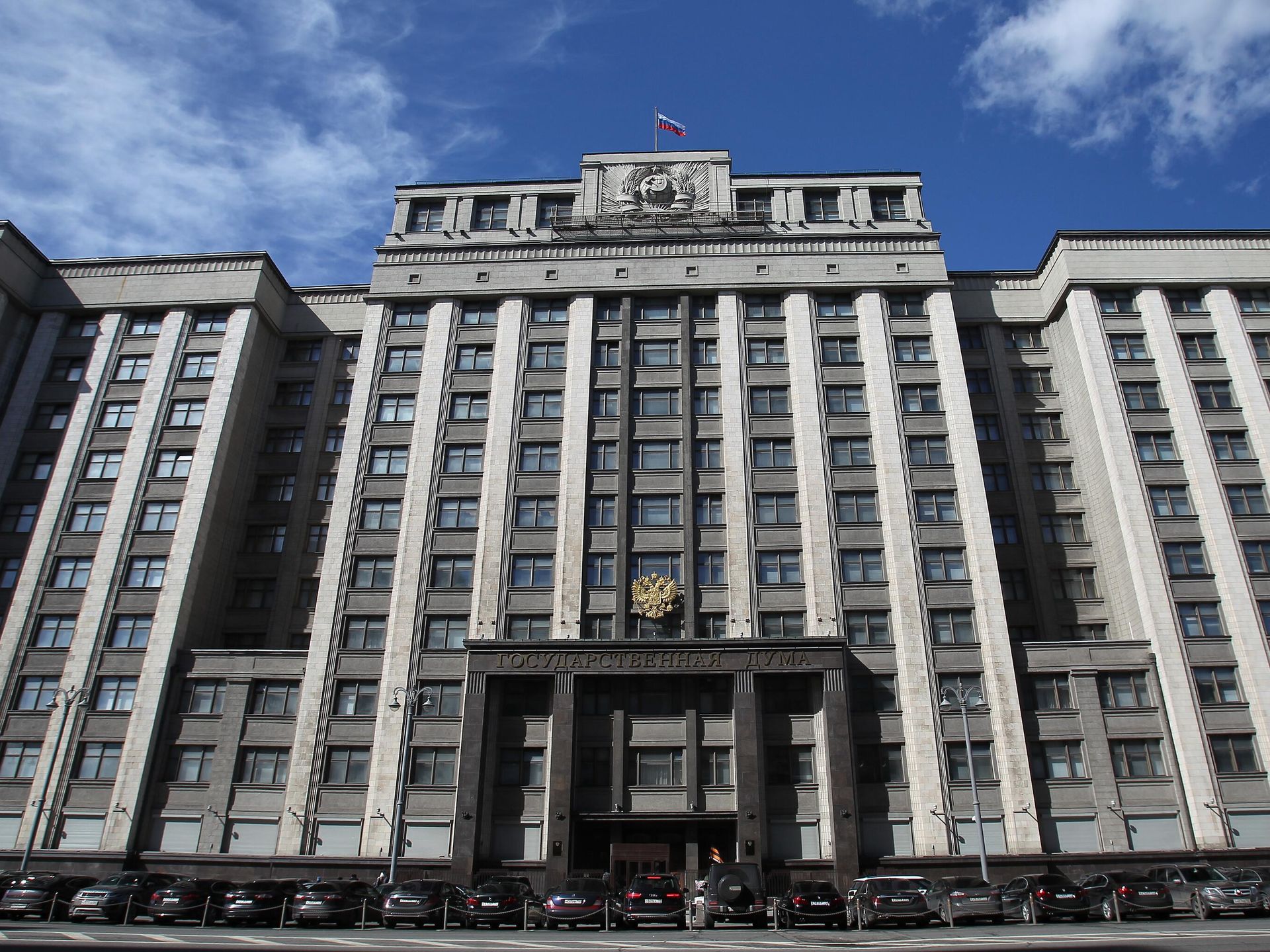 Deputado Svishchev: na Duma Estatal querem aumentar o limite de valor dos presentes para professores