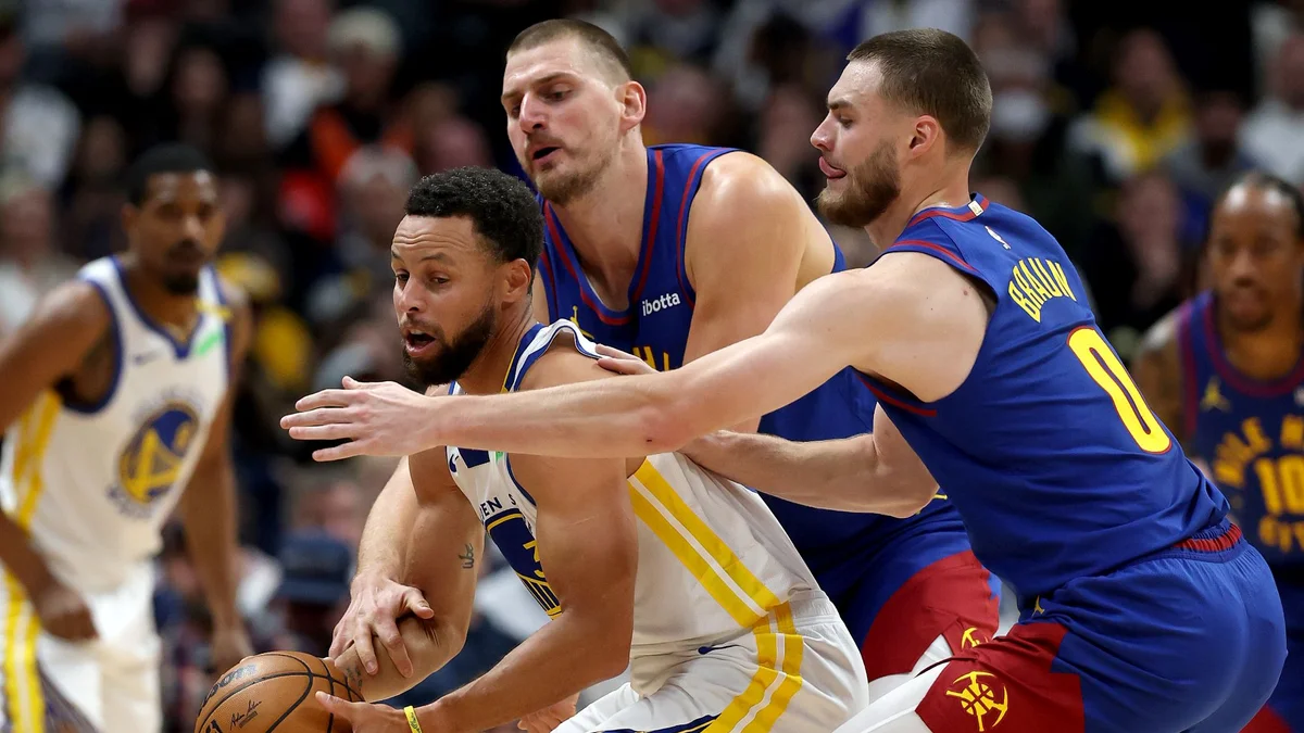 Stephen Curry acerta 100% dos arremessos e Warriors vencem 1ª na temporada