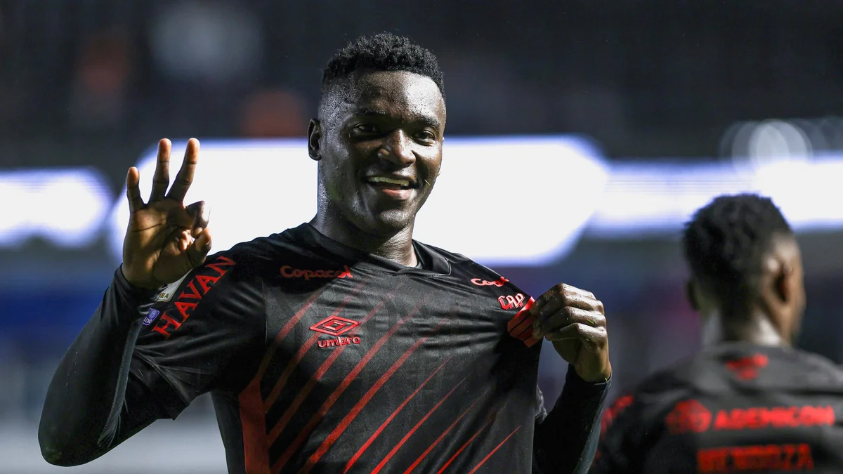 Artilheiro do Brasileirão, Viveros quebra recorde de Tevez na competição