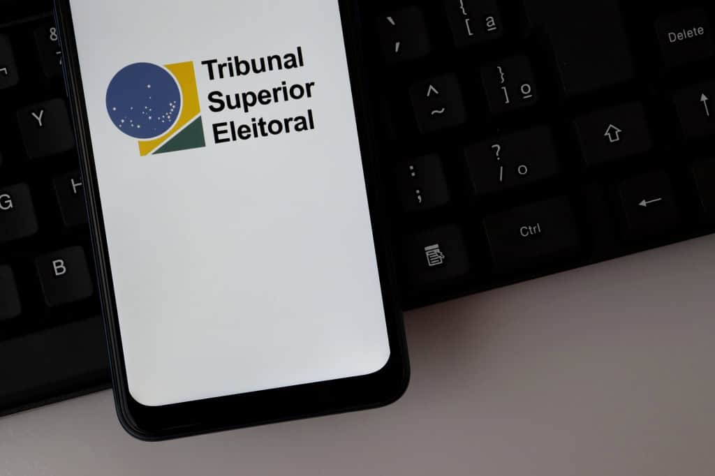 Votos nulos e brancos não anulam a eleição. TSE explica essa regra
