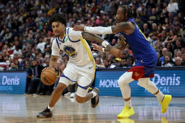 Stephen Curry acerta 100% dos arremessos e Warriors vencem 1ª na temporada - destaque galeria
