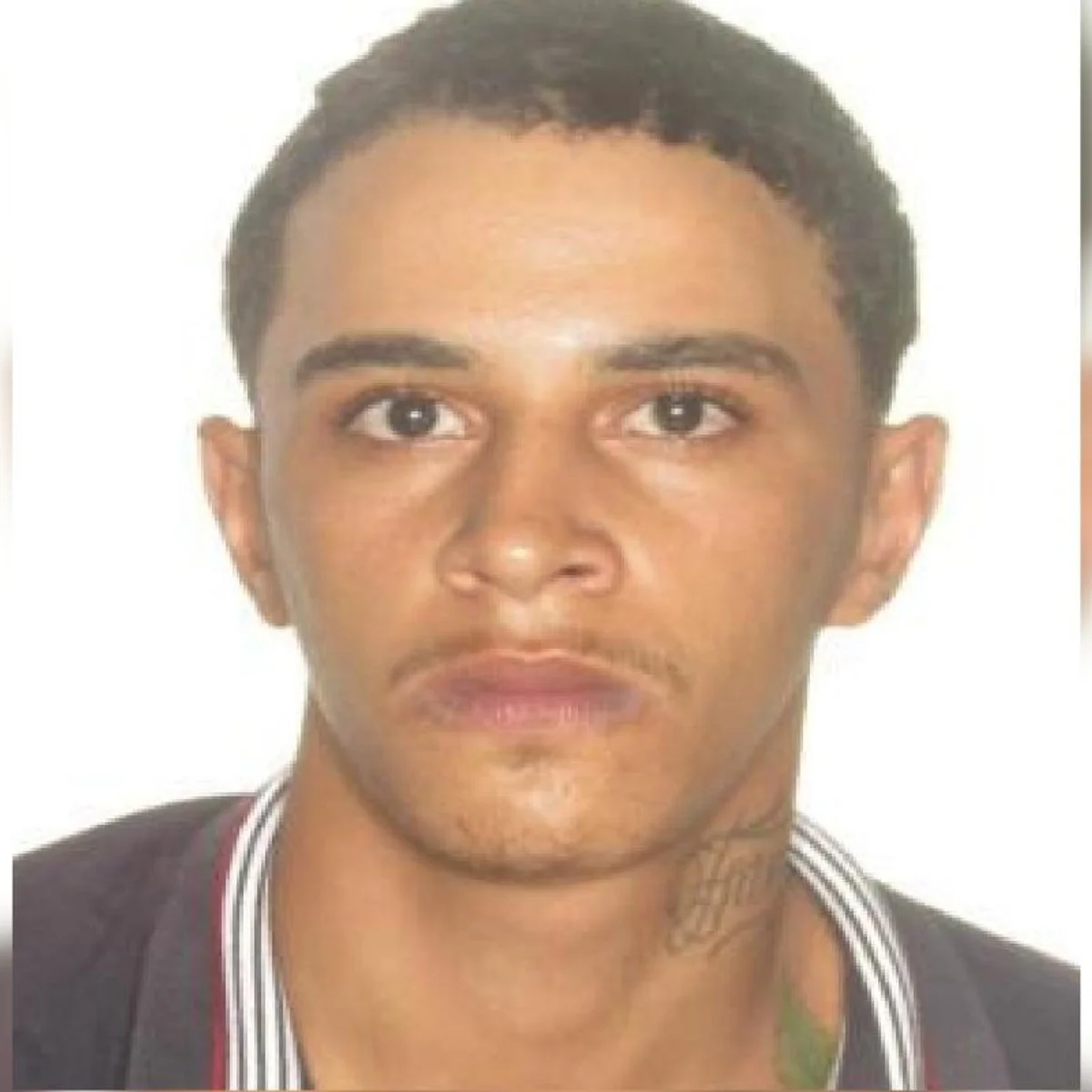Homem é preso escondido em banheiro após matar amigo com garrafada no rosto