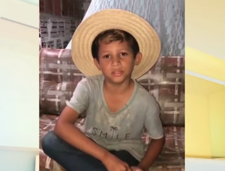 Menino morre após ser arremessado em teto de casa depois de batida entre carro e moto, na Paraíba