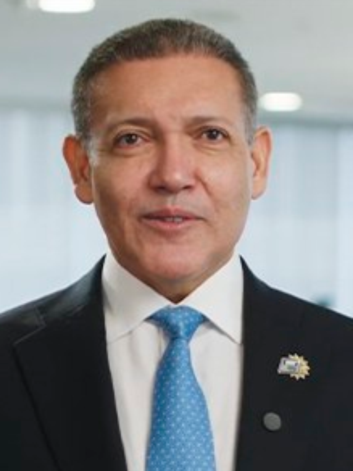 Nunes Marques proíbe distribuição de jornal 'Petróleo dos Brasileiros' a pedido de Flávio Bolsonaro