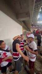 A emoção da torcida do Santa Cruz na Arena de Pernambuco com o acesso à Série B