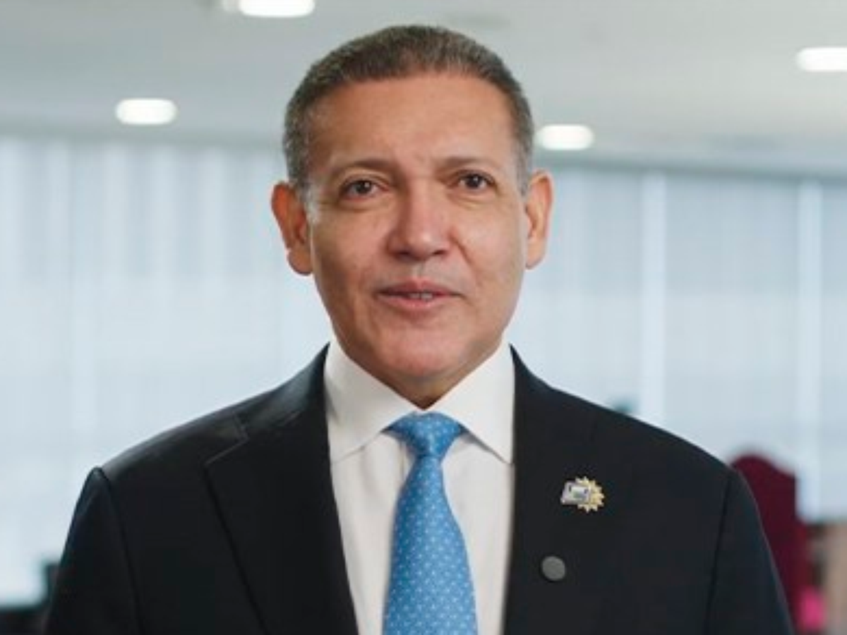 Nunes Marques proíbe distribuição de jornal 'Petróleo dos Brasileiros' a pedido de Flávio Bolsonaro