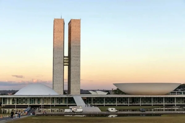 Câmara: 301 deputados se reelegem; 183 exercerão primeiro mandato
