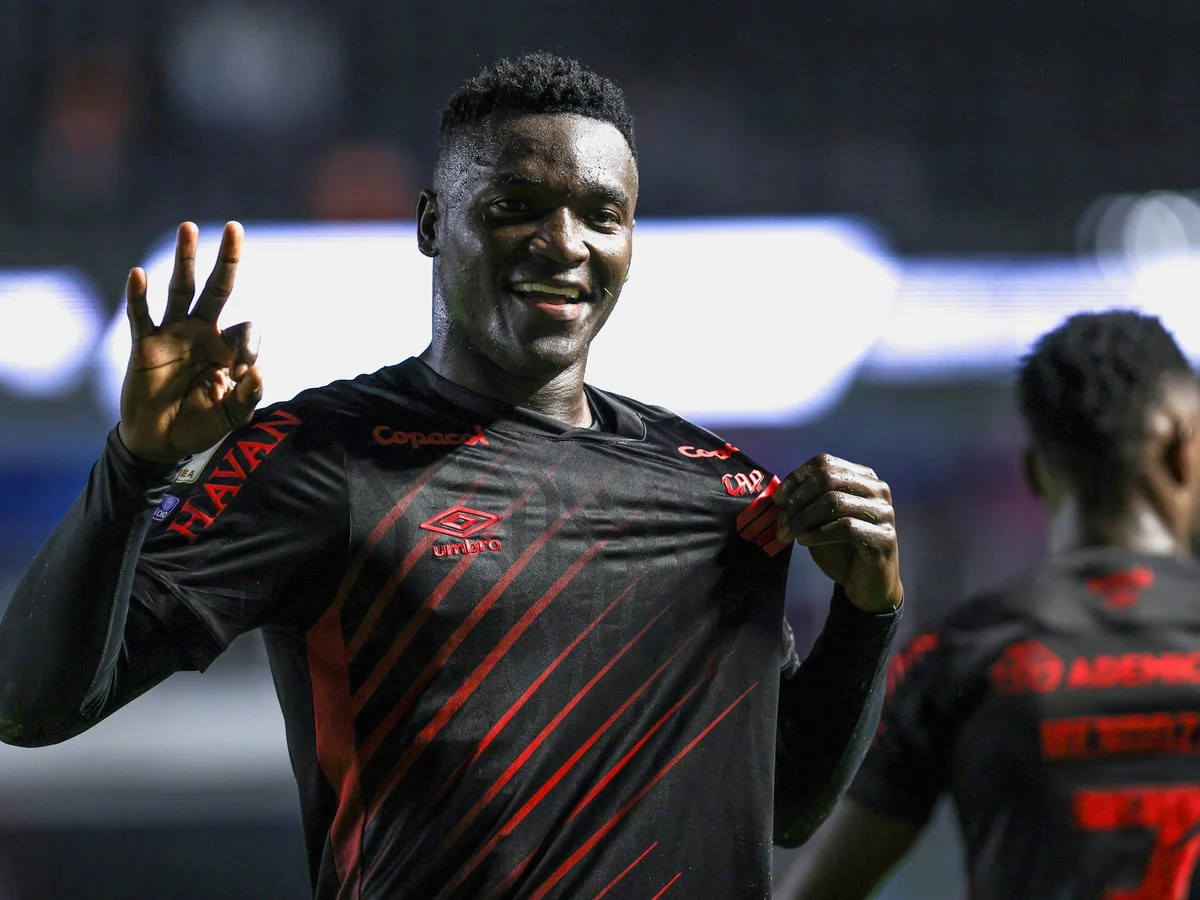 Artilheiro do Brasileirão, Viveros quebra recorde de Tevez na competição