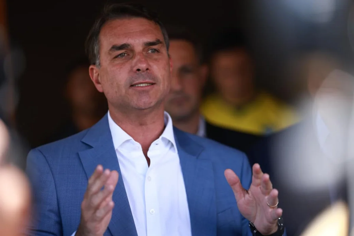 Flávio critica PEC da 6x1 e volta a defender regime por hora: "Liberdade"