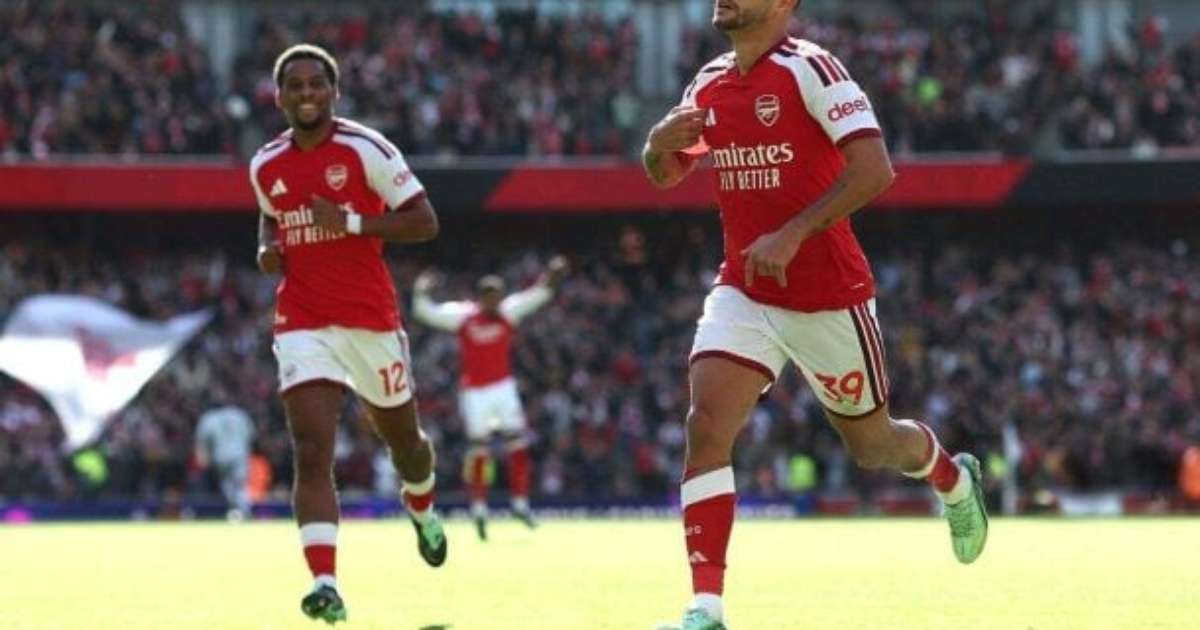 Bruno Guimarães garante virada do Arsenal sobre o Leeds