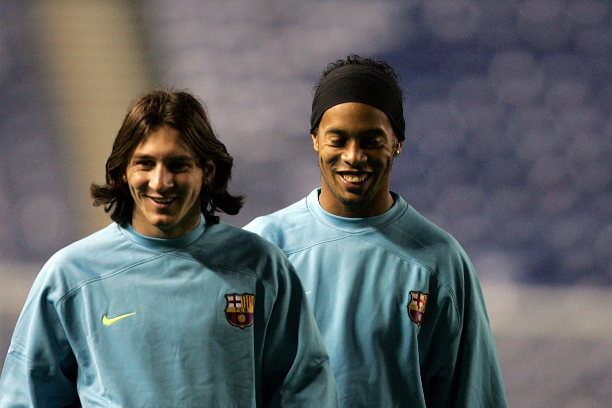 "Nos fez gostar de futebol", declara Ronaldinho em homenagem a Lionel Messi