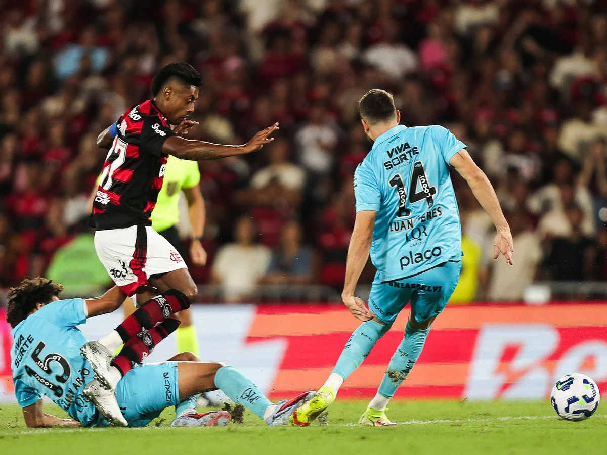 Com novidades, Santos e Flamengo estão escalados para duelo no Brasileirão