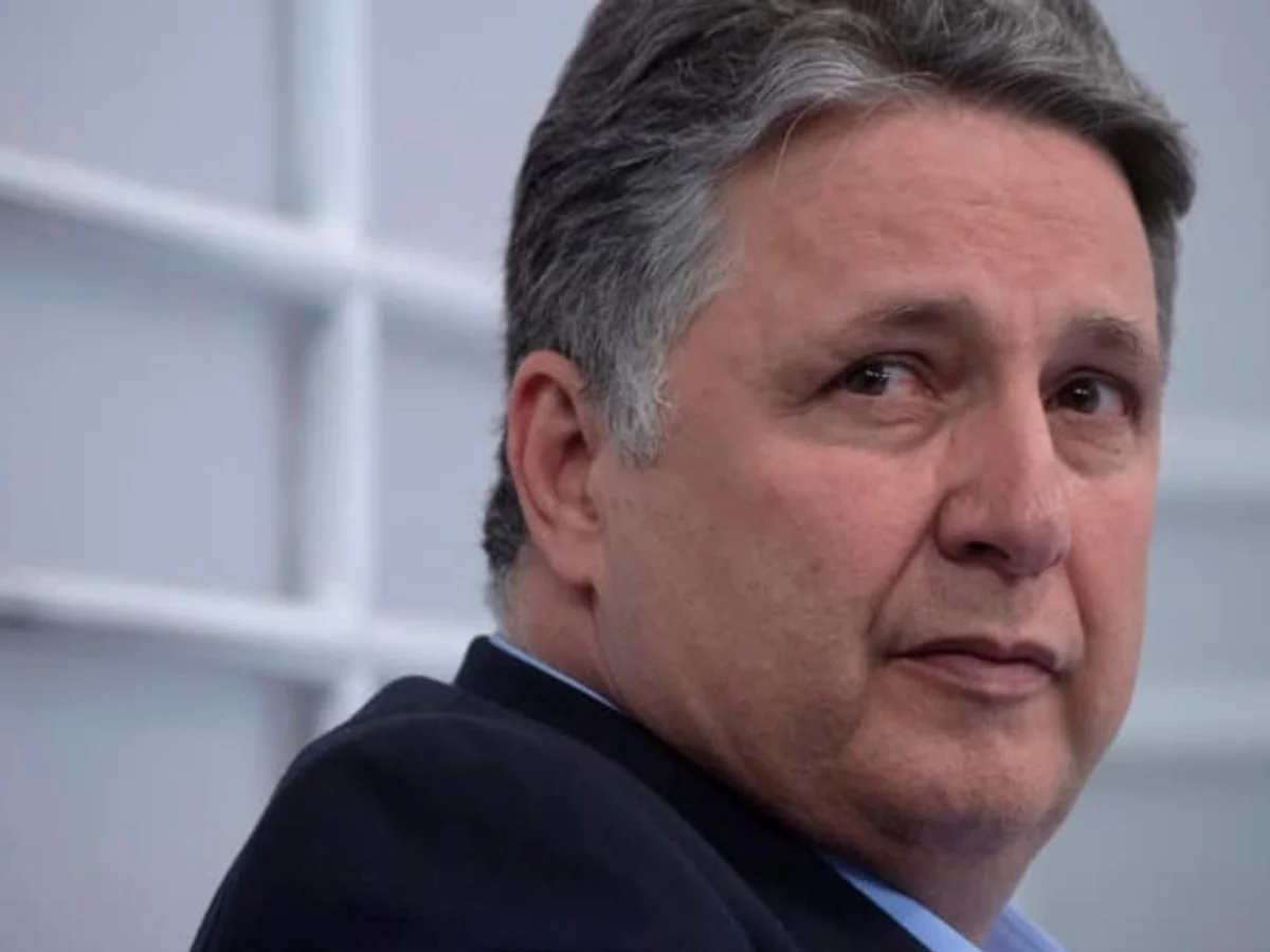 TRE-RJ remete julgamento da candidatura de Garotinho ao TSE e pede urgência